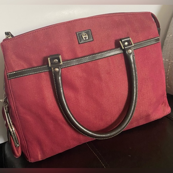 Etienne Aigner Red Tote Bag with Structured Design and Gold Hardware - Picture 2 of 16